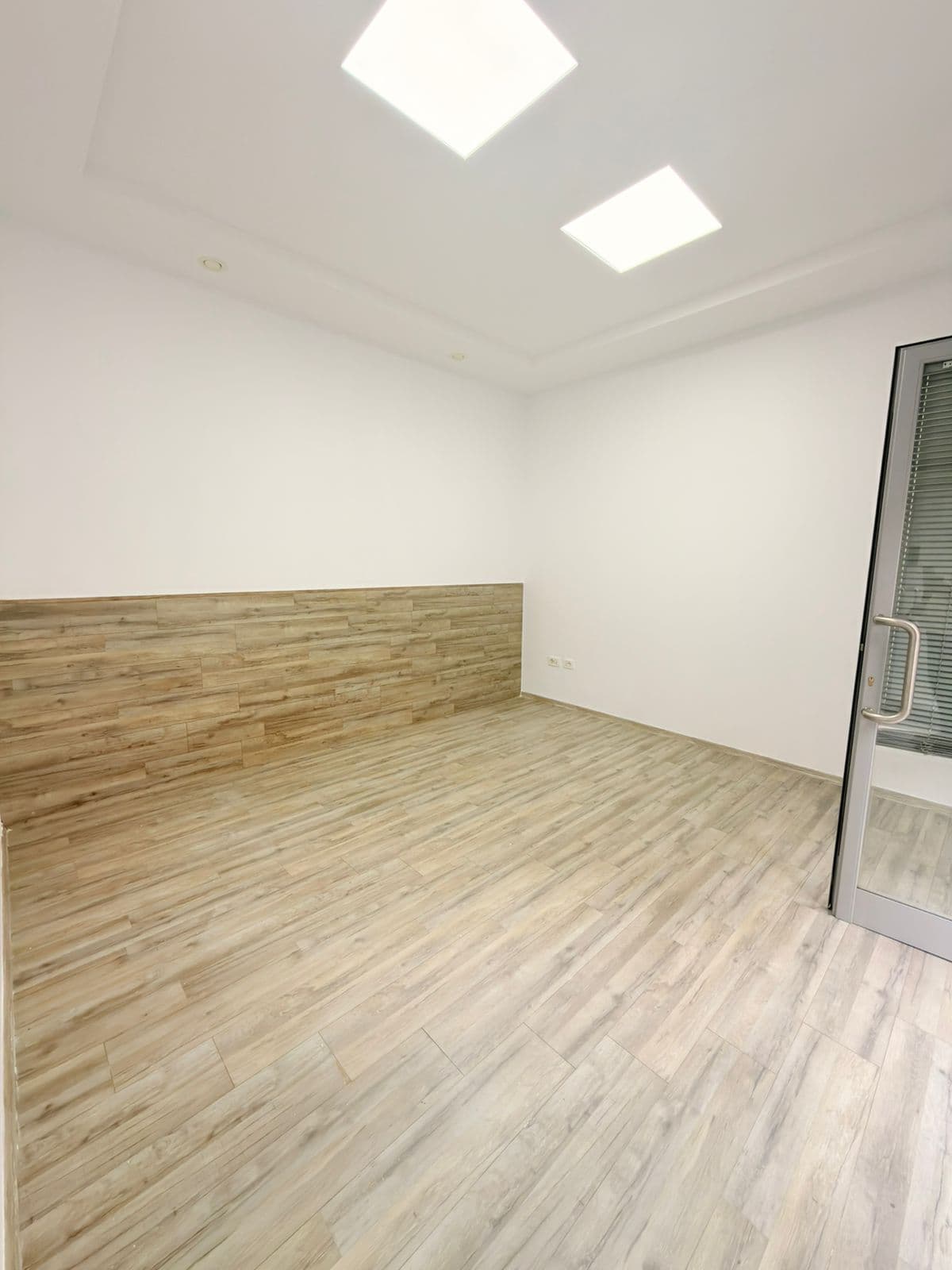 JEPET ME QERA AMBIENT BIZNESI PRANE MARKATES, DURRES 4