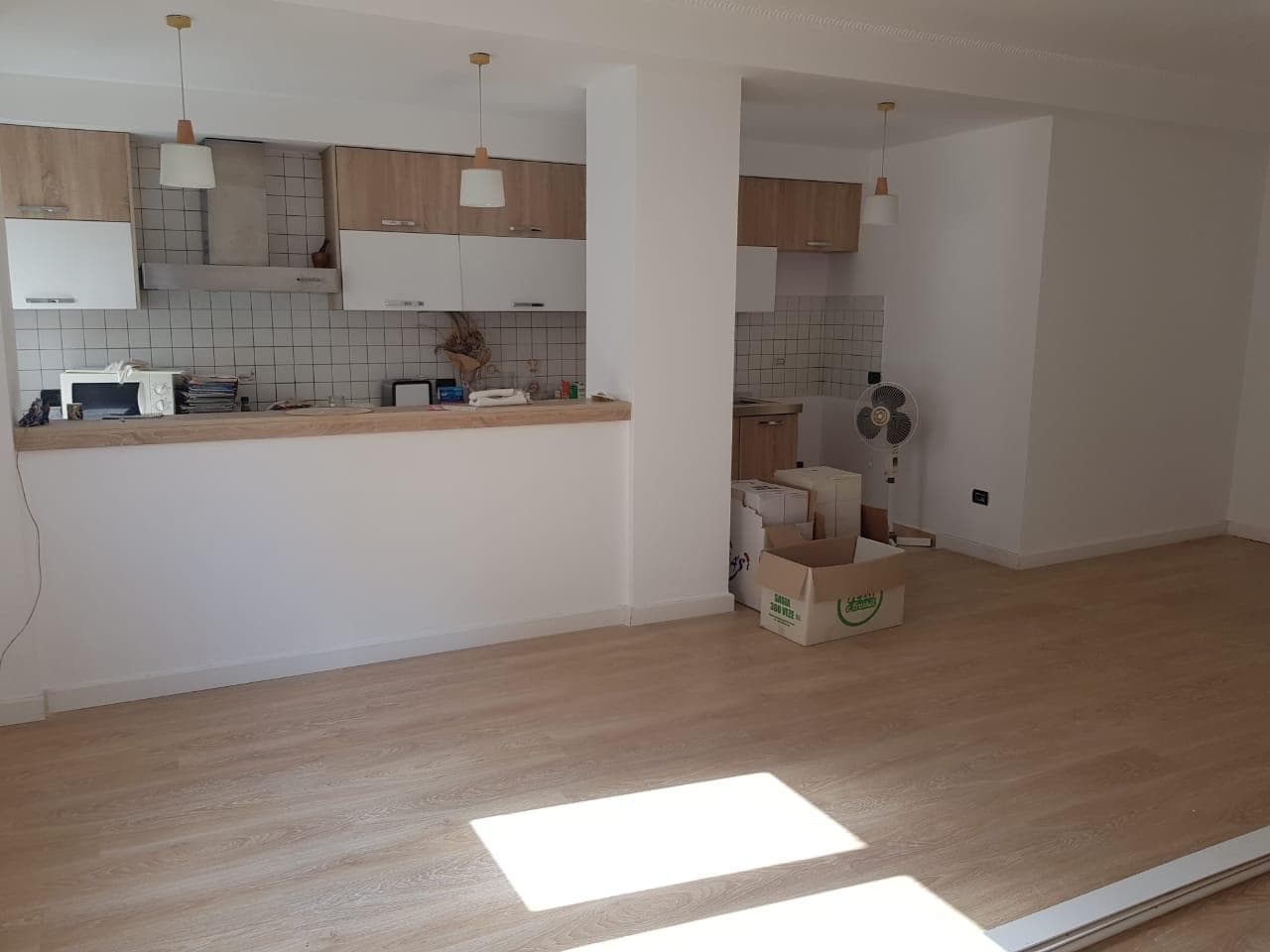 SHITET APARTAMENT 2+1, LAGJA 4, PRANE QENDRES SE GJUHEVE TE HUAJA , DURRES.