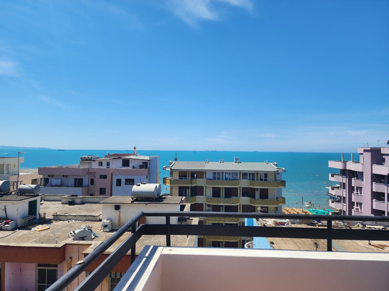 SHITET APARTAMENT 1+1 PRANE RROTES KUQE ,DURRES.