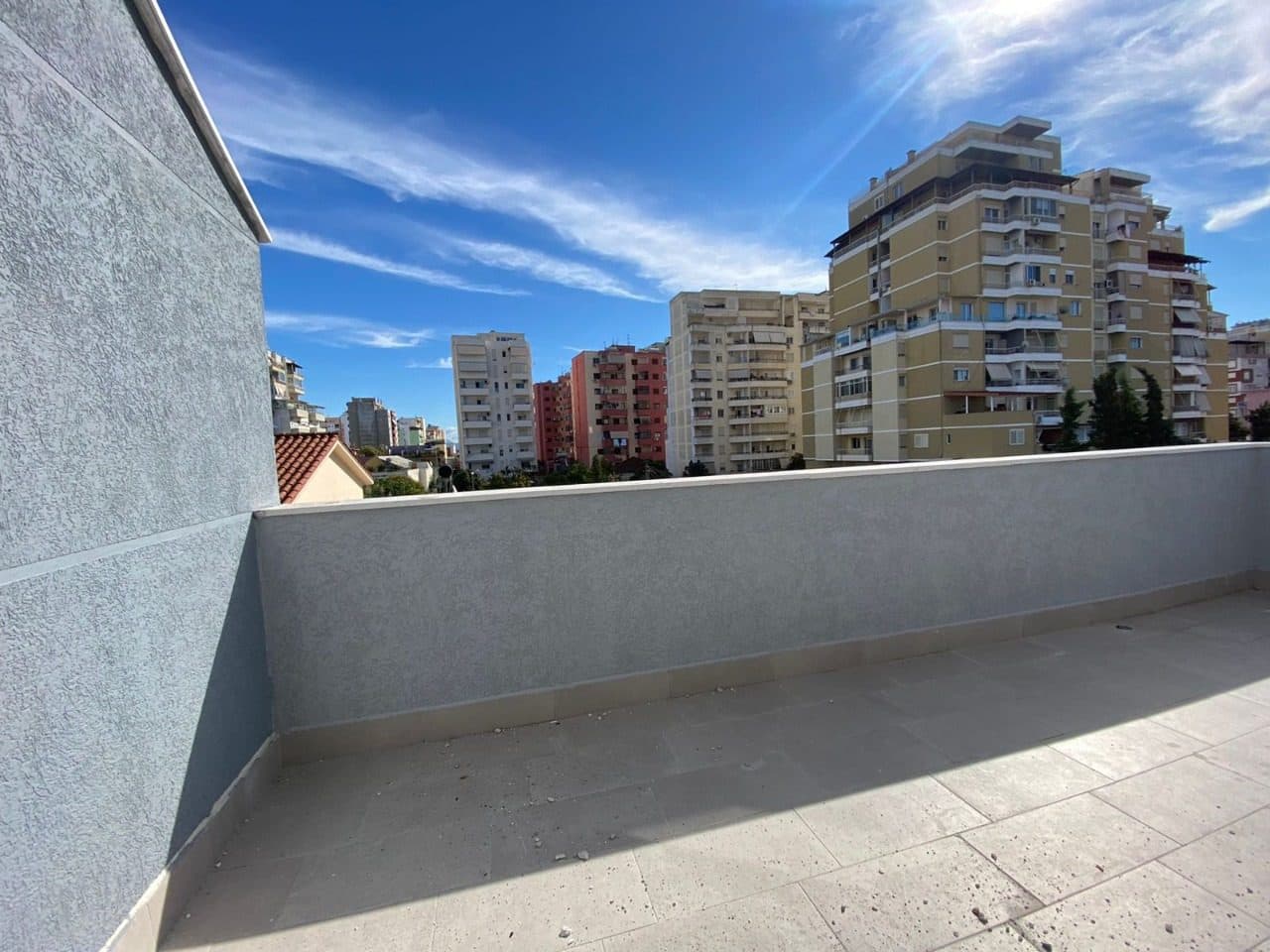 SHITET APARTAMENT 2+1 PRANE SHKOLLES 2 GJELAT, DURRES .