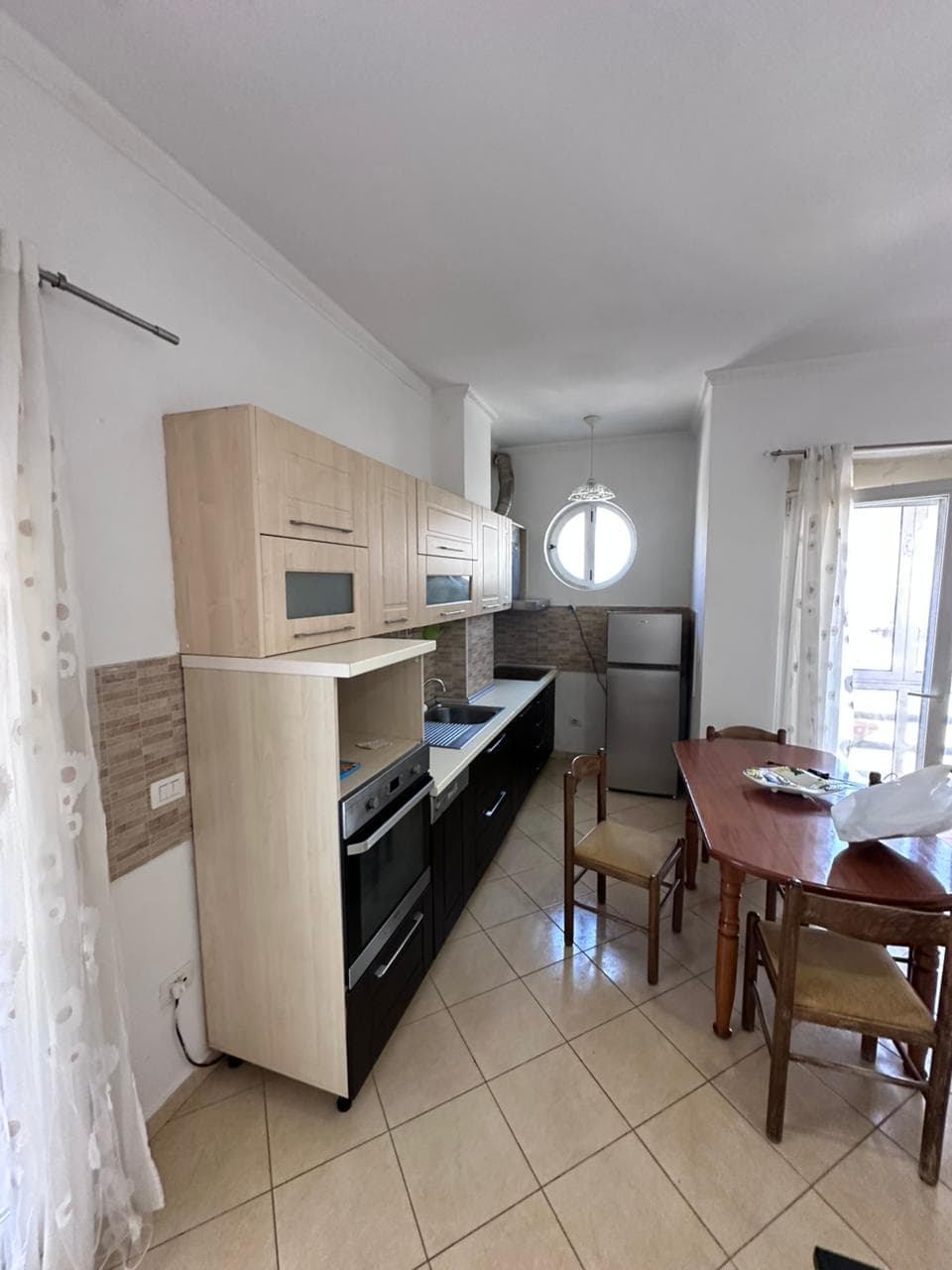 JEPET ME QERA APARTAMENT 2+1 PRANE GJYKATES, DURRES