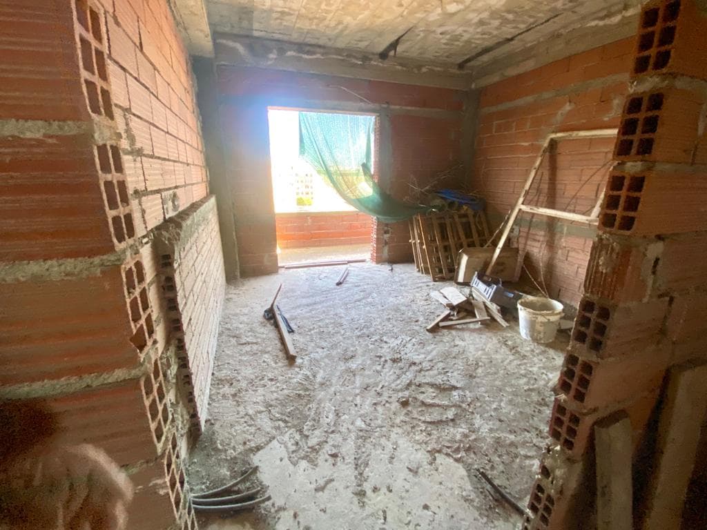 SHITET APARTAMENT 2+1 PRANE ISH FIDANISHTES, DURRES. 2