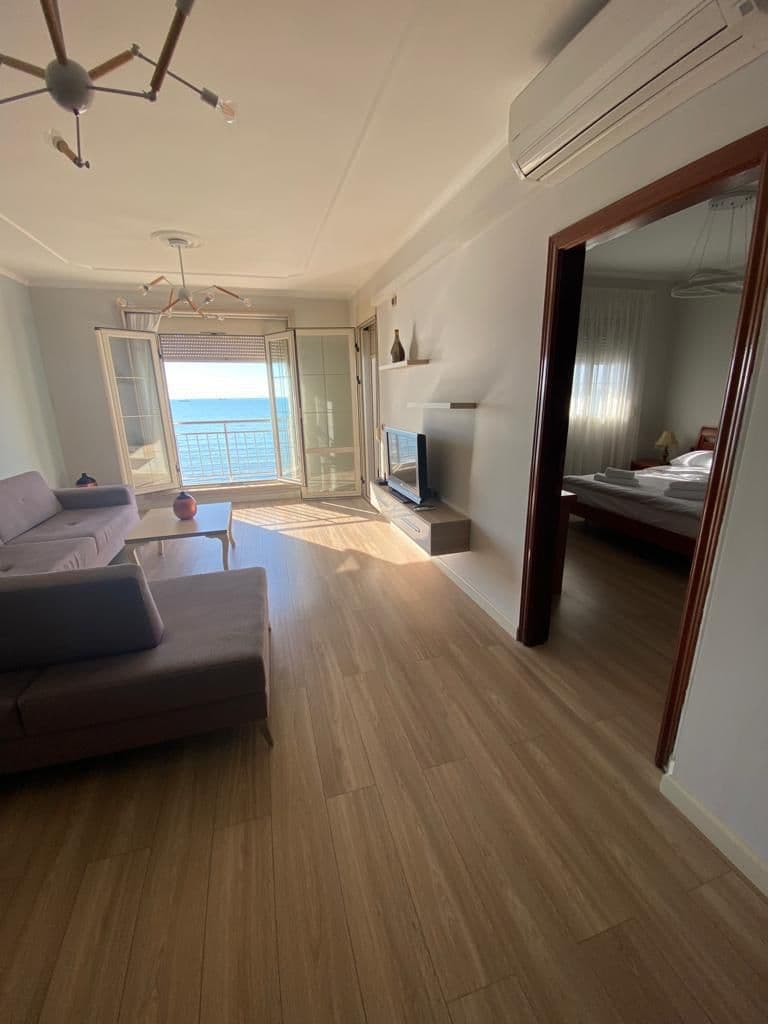 JEPET ME QERA APARTAMENT 1+1 PRANE HOTEL EMPIRE , PLAZH, DURRES. 2