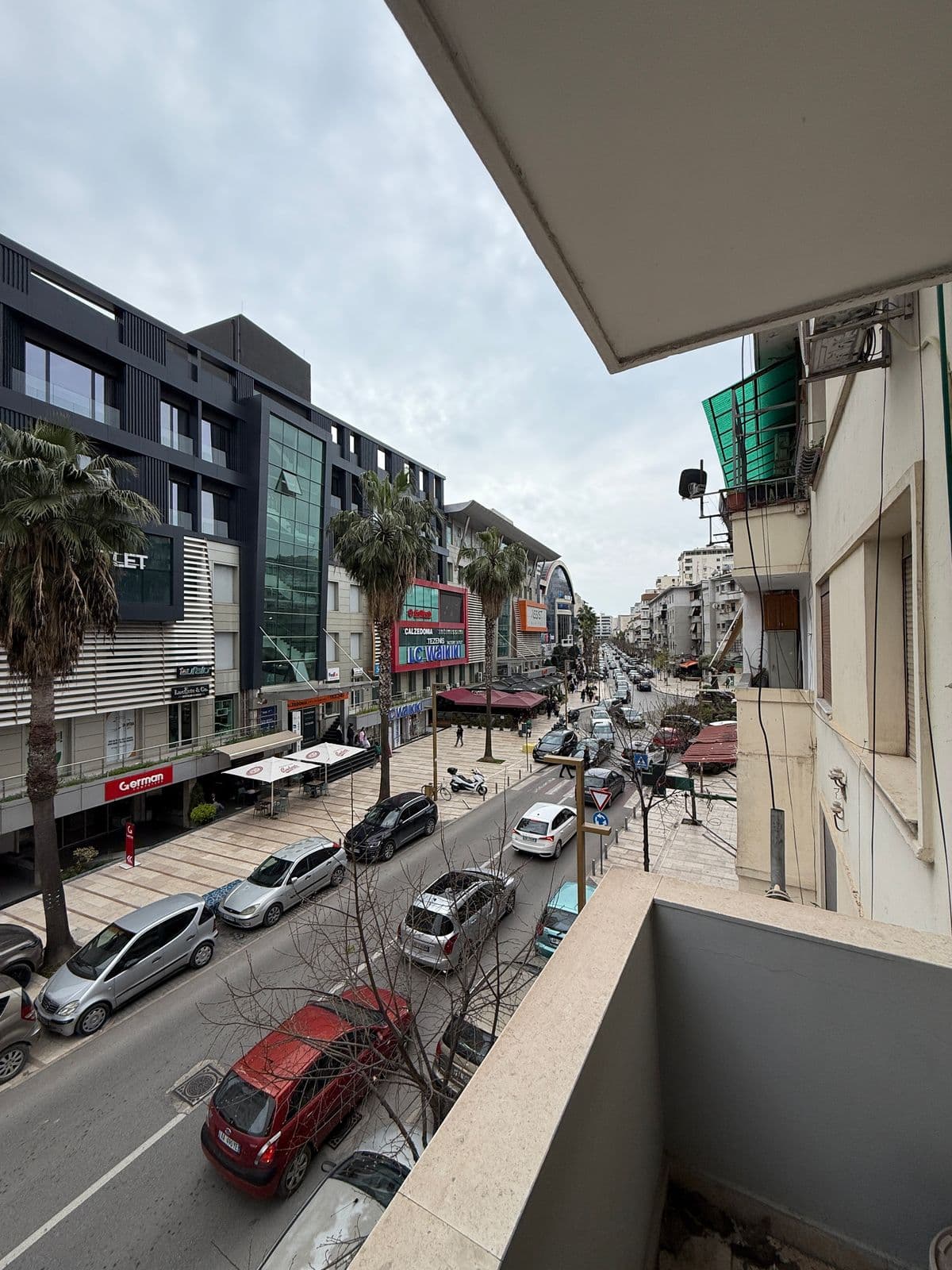 JEPET ME QERA AMBIENT BIZNESI PRANE FLAGSHIP CENTER DURRES 2