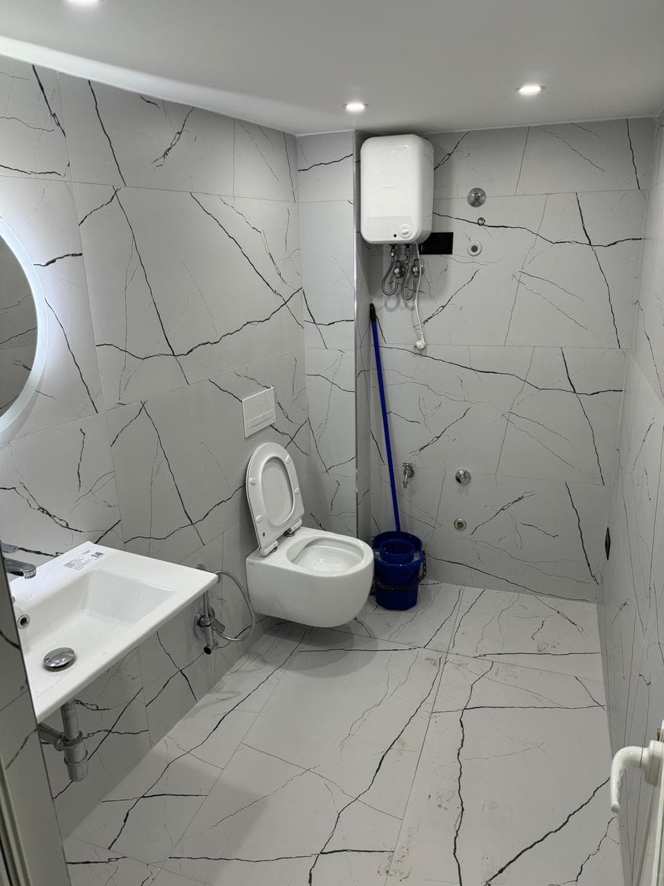JEPET ME QERA AMBIENT BIZNESI QENDER, DURRES 4