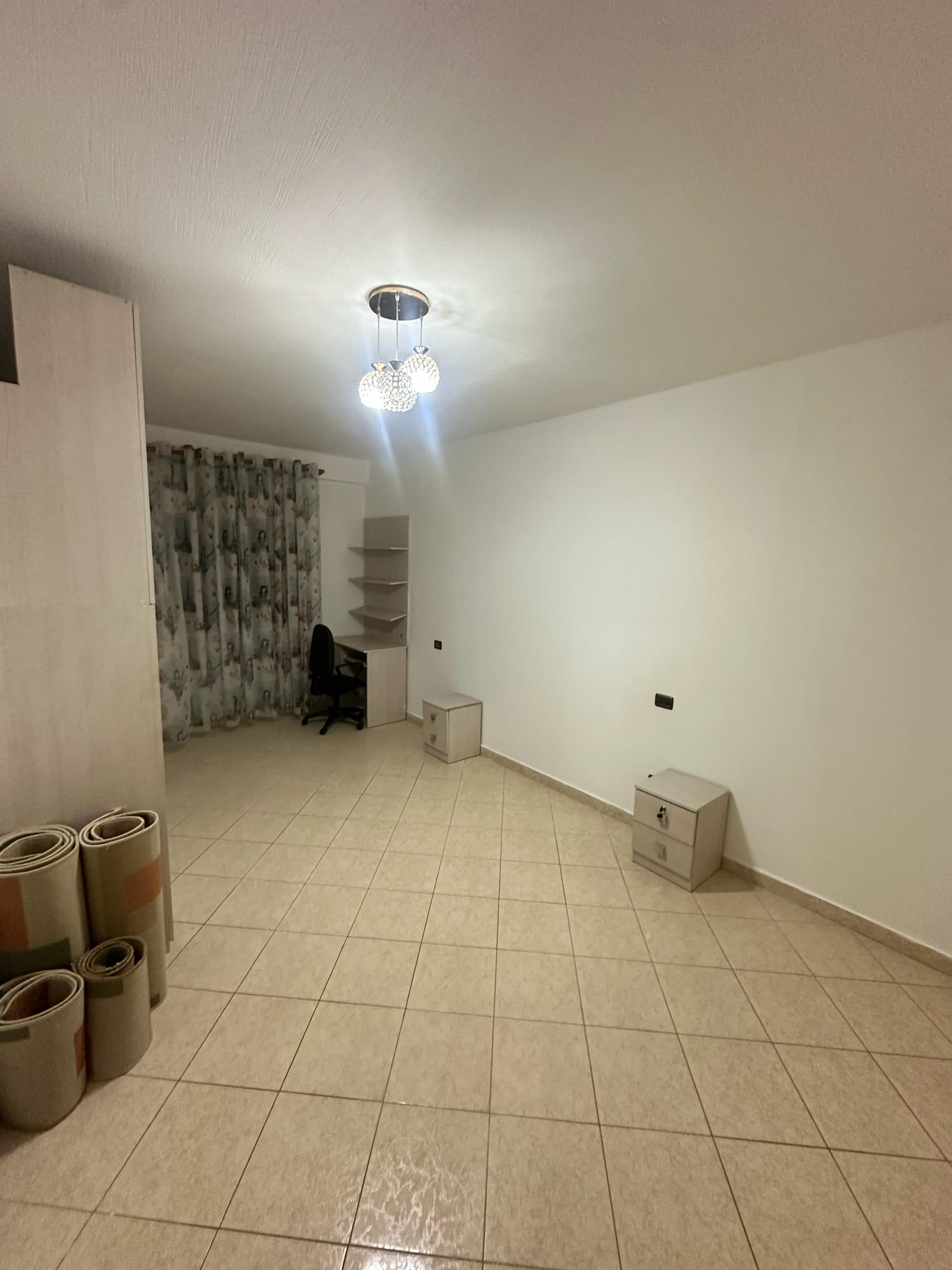 JEPET ME QERA APARTAMENT 2+1 STACIONI TRENIT, DURRES. 3