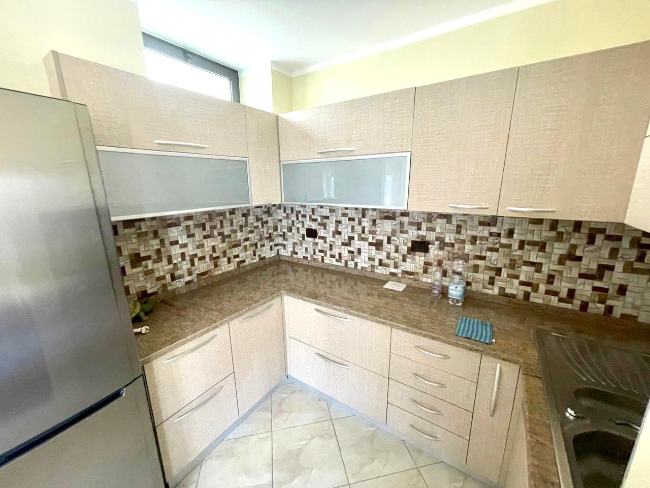 SHITET APARTAMENT 2+1 PRANE SHKOLLES NAIM FRASHERI, DURRES. 3