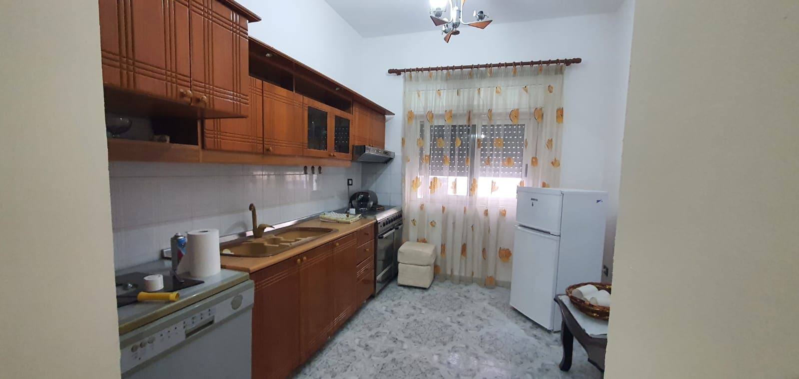 JEPET ME QERA APARTAMENT 2+1 PRANE BLU STARIT,DURRES. 4
