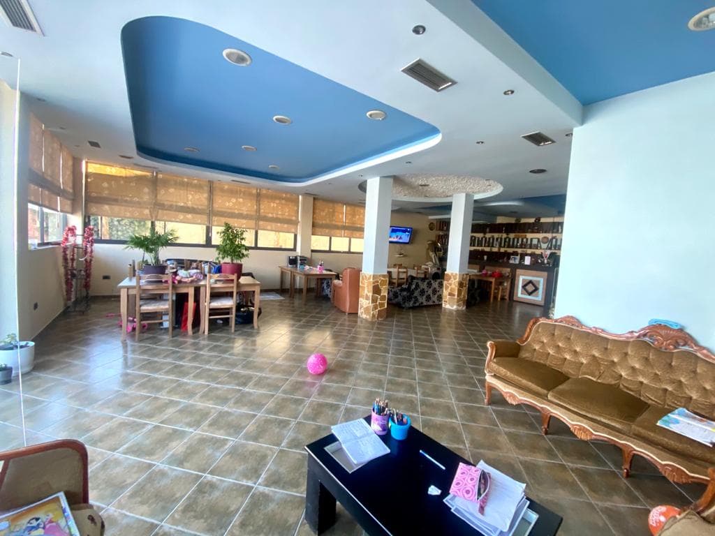 JEPET ME QERA AMBIENT BIZNESI LAGJA 18, RRUGA MUJO ULQINAKU , DURRES.