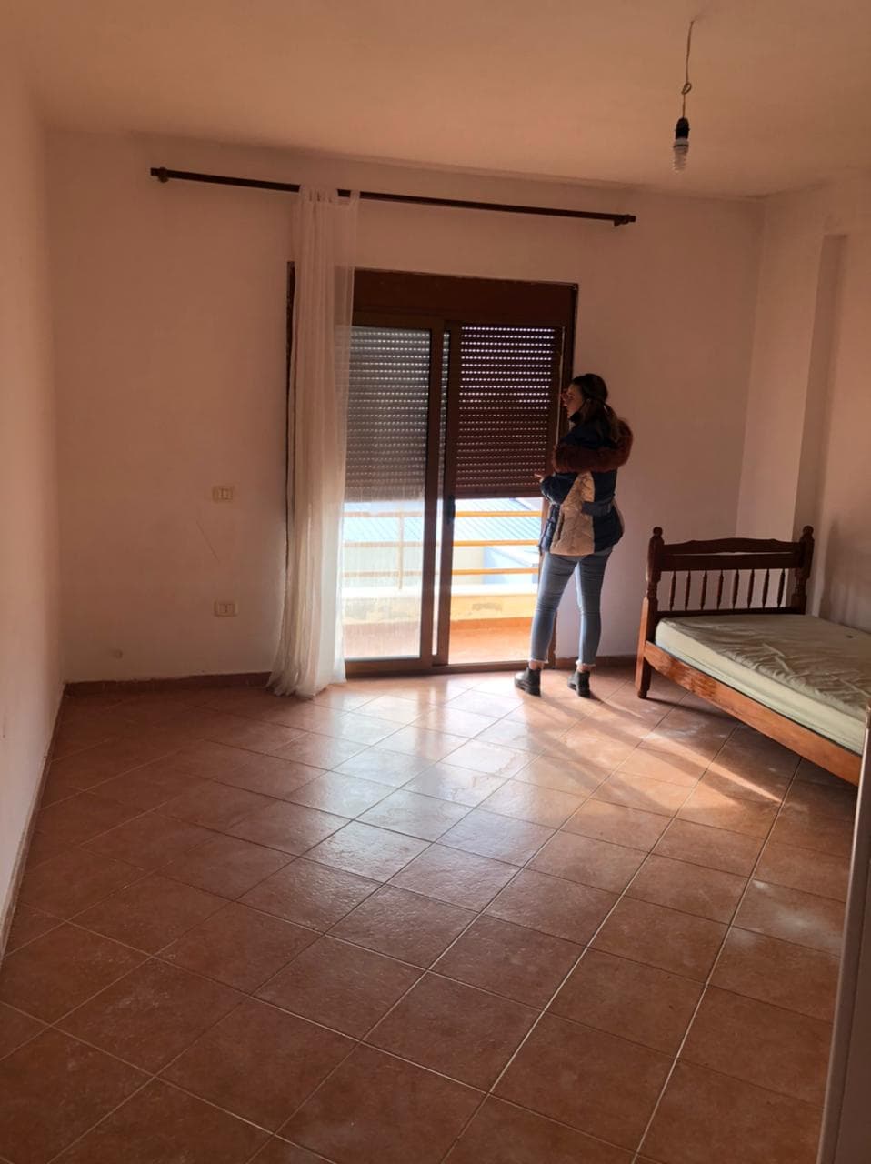SHITET APARTAMENT 1+1 PRANE SHKOLLES GREKE, DURRES. 4