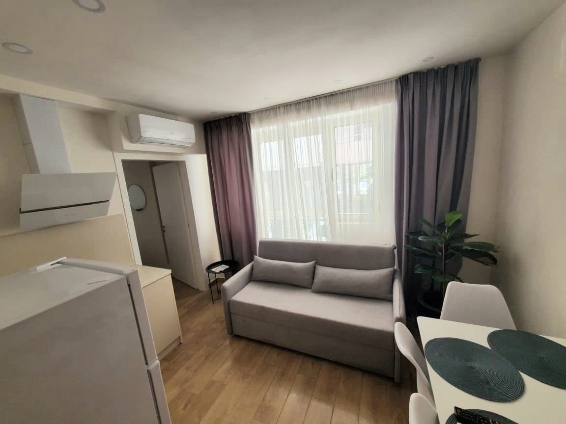 JEPET ME QERA APARTAMENT 1+1,PRANE HOTEL DOLCE VITA , DURRES. 2