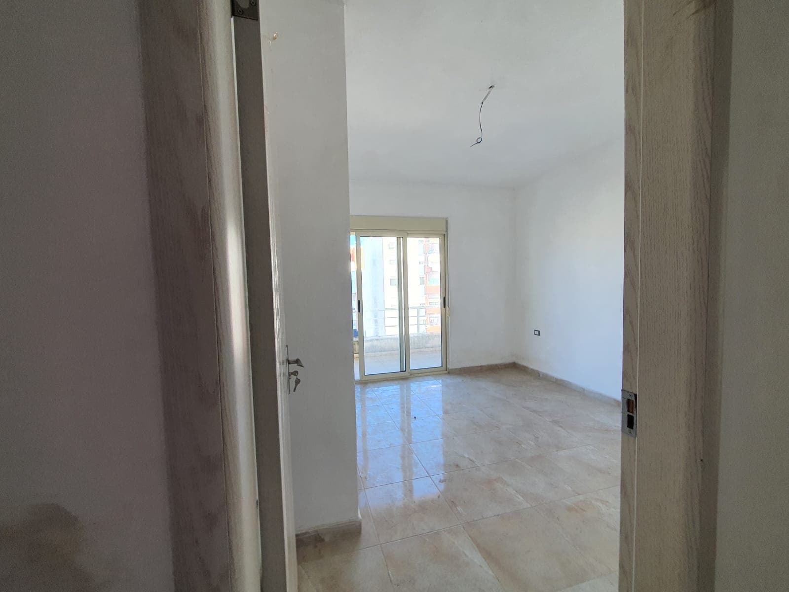 SHITET APARTAMENT 3+1 LAGJA 5 PRANE ISH RAJONIT,DURRES. 4