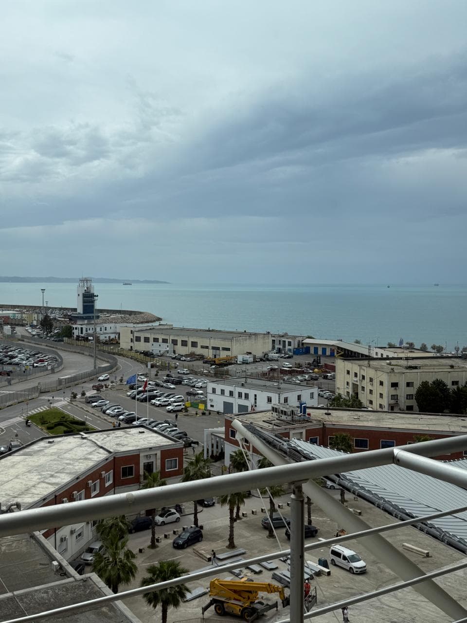 JEPET ME QERA AMBIENT BIZNESI QENDER DURRES