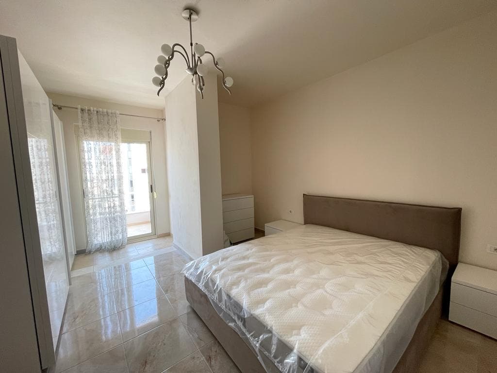 JEPET ME QERA APARTAMENT 3+1 PRANE ISH RAJONIT,DURRES. 3