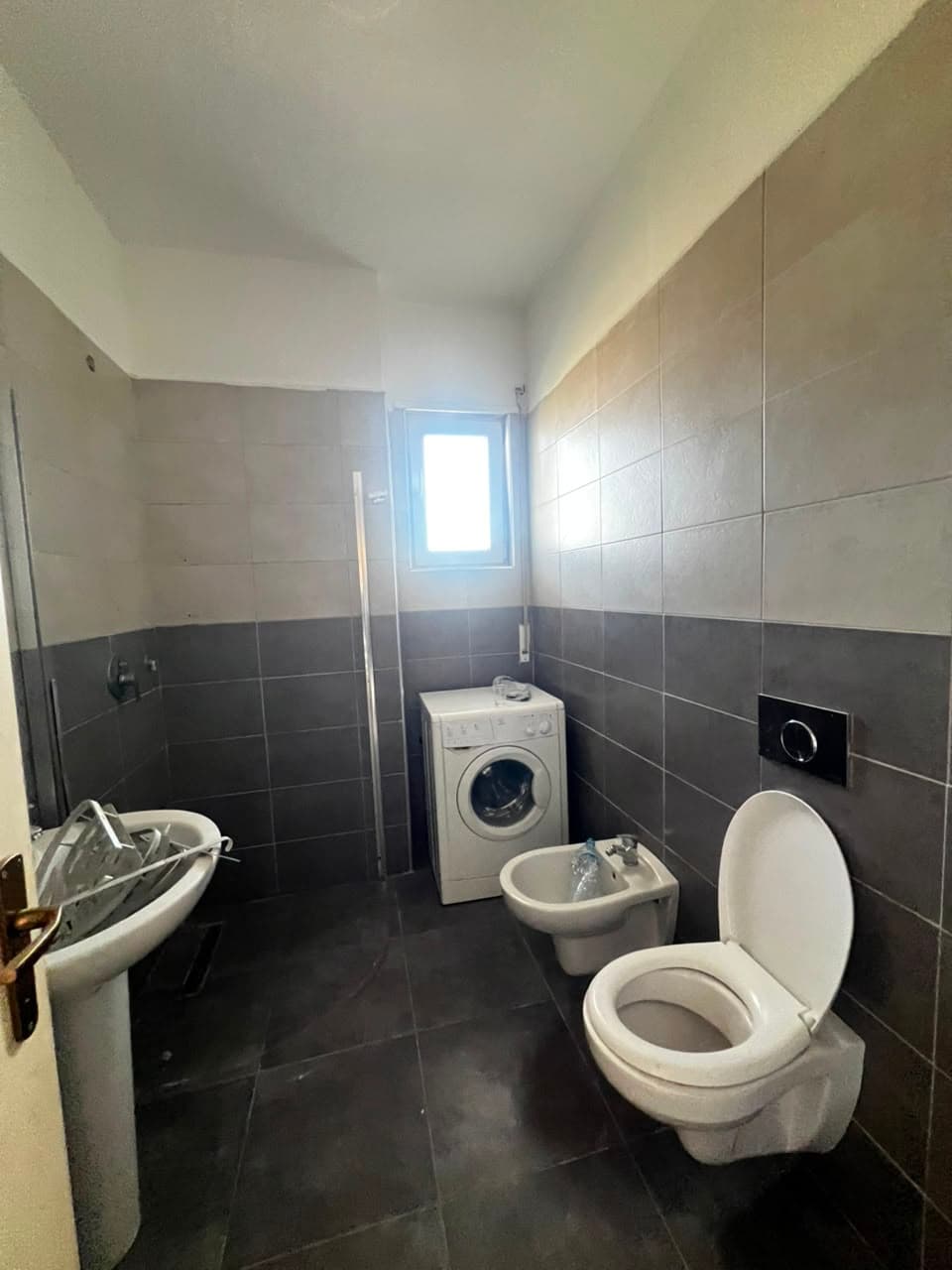 SHITET APARTAMENT 2+1 PRANE STADIUMIT, DURRES 4