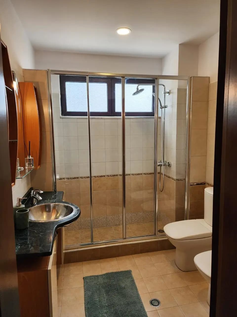 JEPET ME QERA TRIPLEX + 2 GARAZHE, VILA E ZOGUT, DURRES.