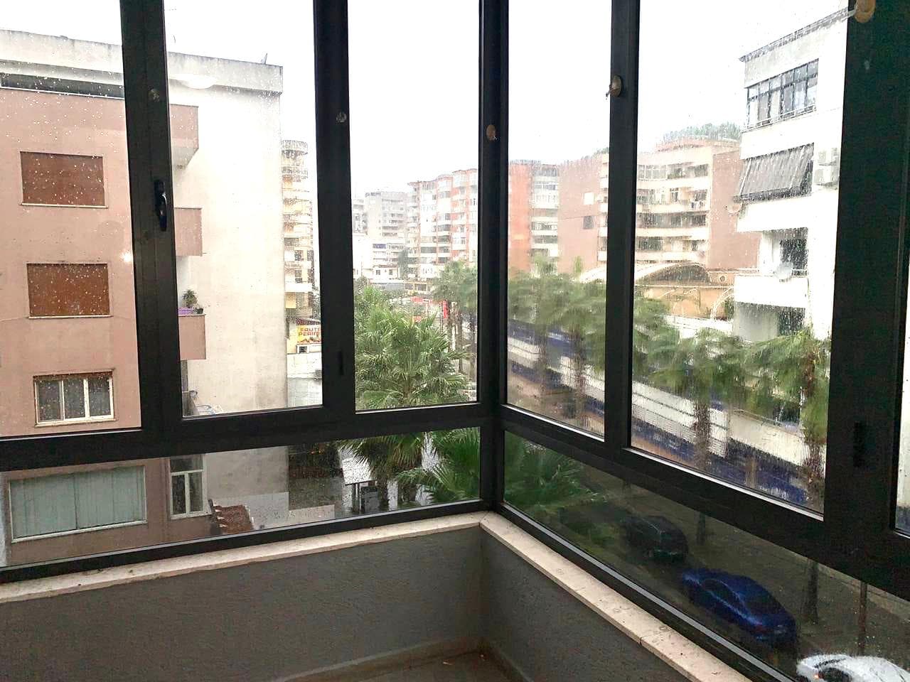 JEPET ME QERA APARTAMENT 2+1 SIPER BAR GOLDEN, VOLLGA, DURRES.
