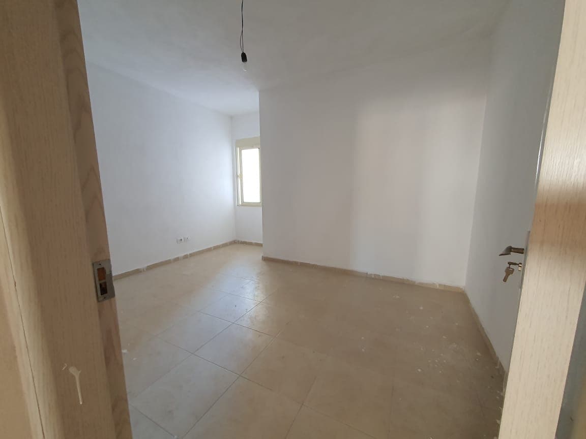 SHITET APARTAMENT 2+1 LAGJA 5 PRANE ISH RAJONIT,DURRES. 3