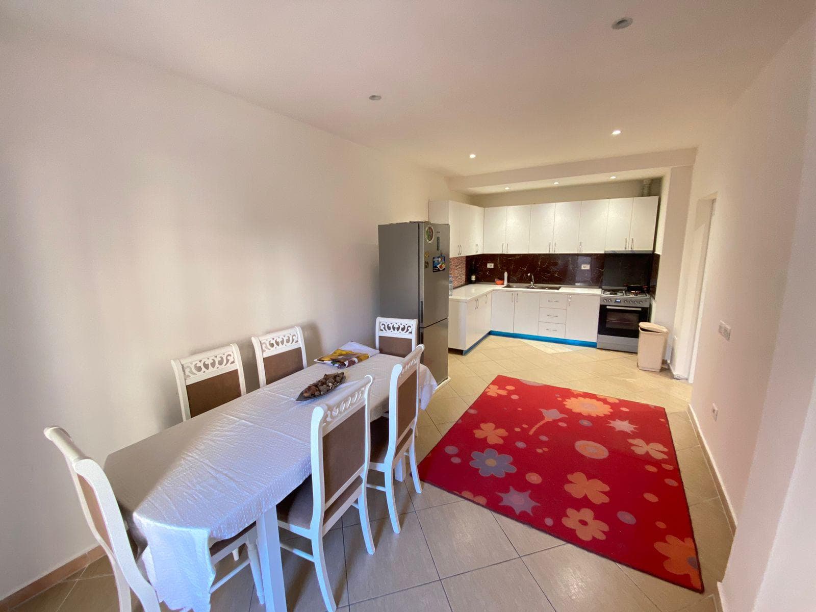 JEPET ME QERA APARTAMENT 2+1, PRANE KOPSHTIT SOTIR NOKA, DURRES.