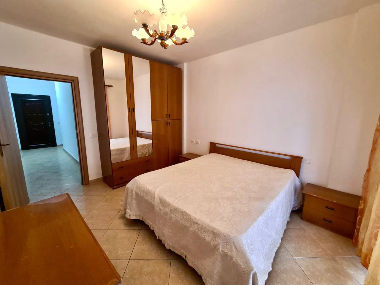 SHITET APARTAMENT 1+1 LAGJA 13 PRANE SHKOLLES BAJRAM CURRI, PLAZH. 4
