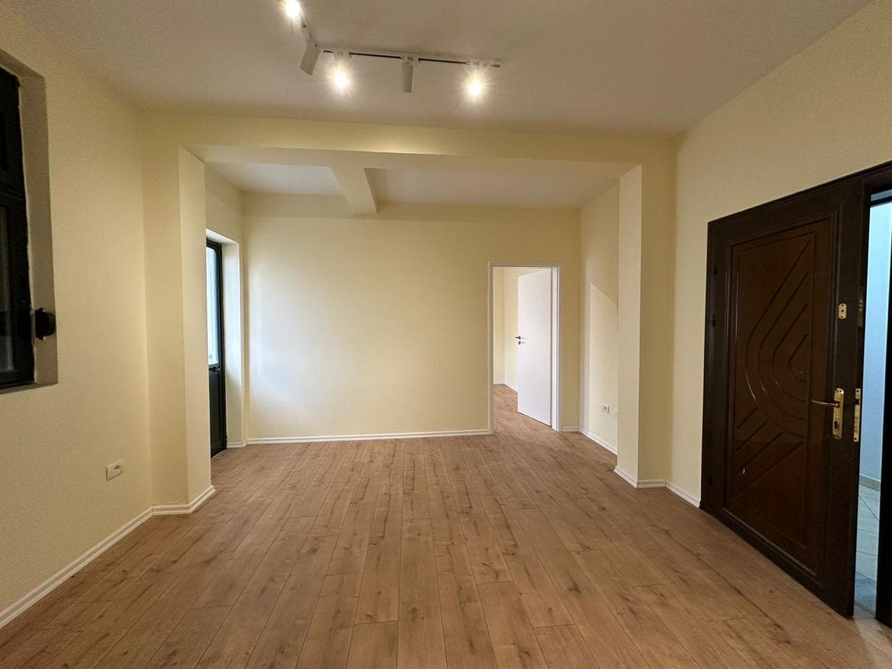 SHITET APARTAMENT 2+1 TEK KALI TROJES PLAZH DURRES.