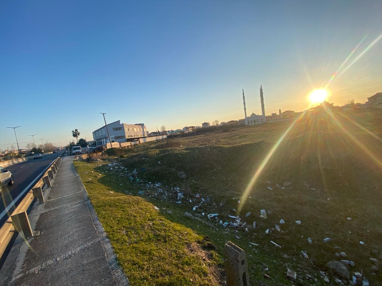 SHITET TOKE NE RRUGEN DYTESORE PLAZH, DURRES. 2