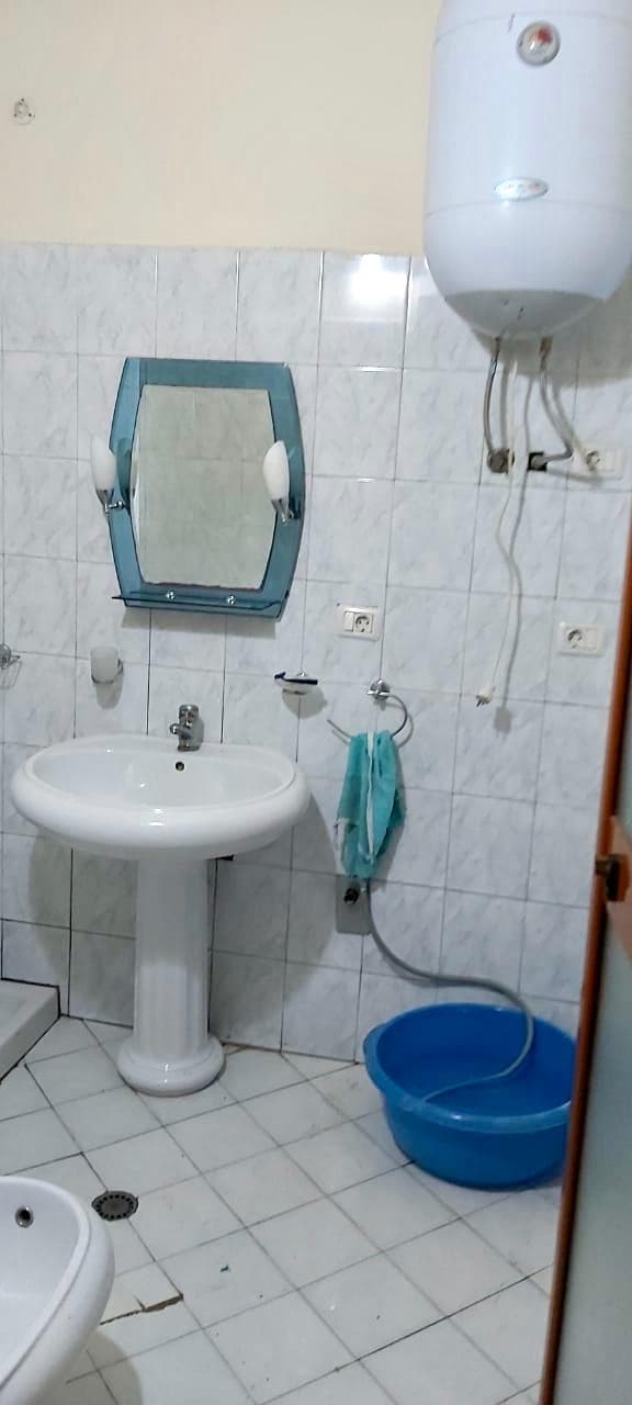 JEPET ME QERA GARSONIERE, PRANE SHKOLLES BAJRAM CURRI, PLAZH, DURRES.