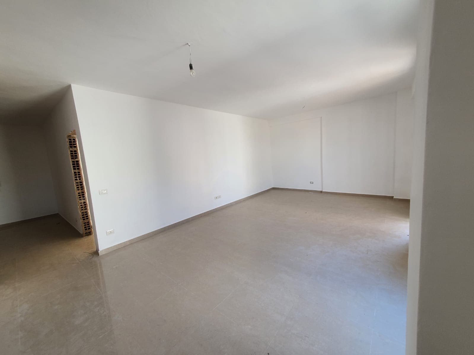 SHITET APARTAMENT 2+1 PRANE VILES SE ZOGUT, DURRES. 3