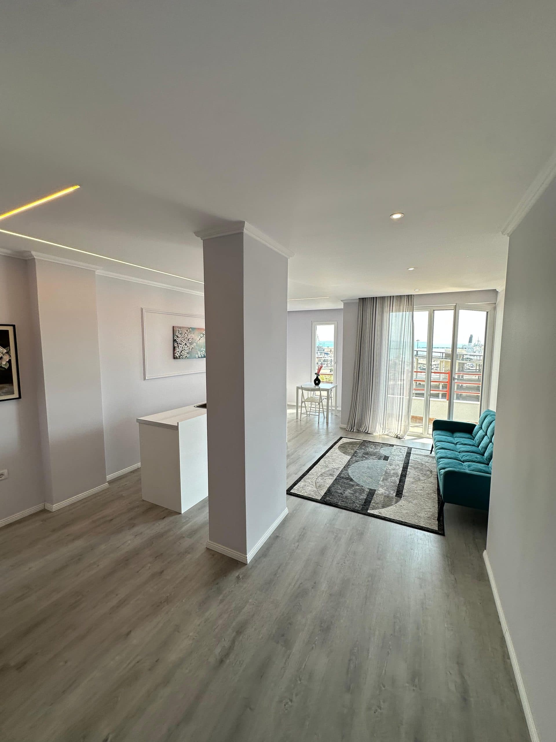 SHITET APARTAMENT 1+1 PAMJE DETI, PRANE UJESJELLSIT, DURRES.
