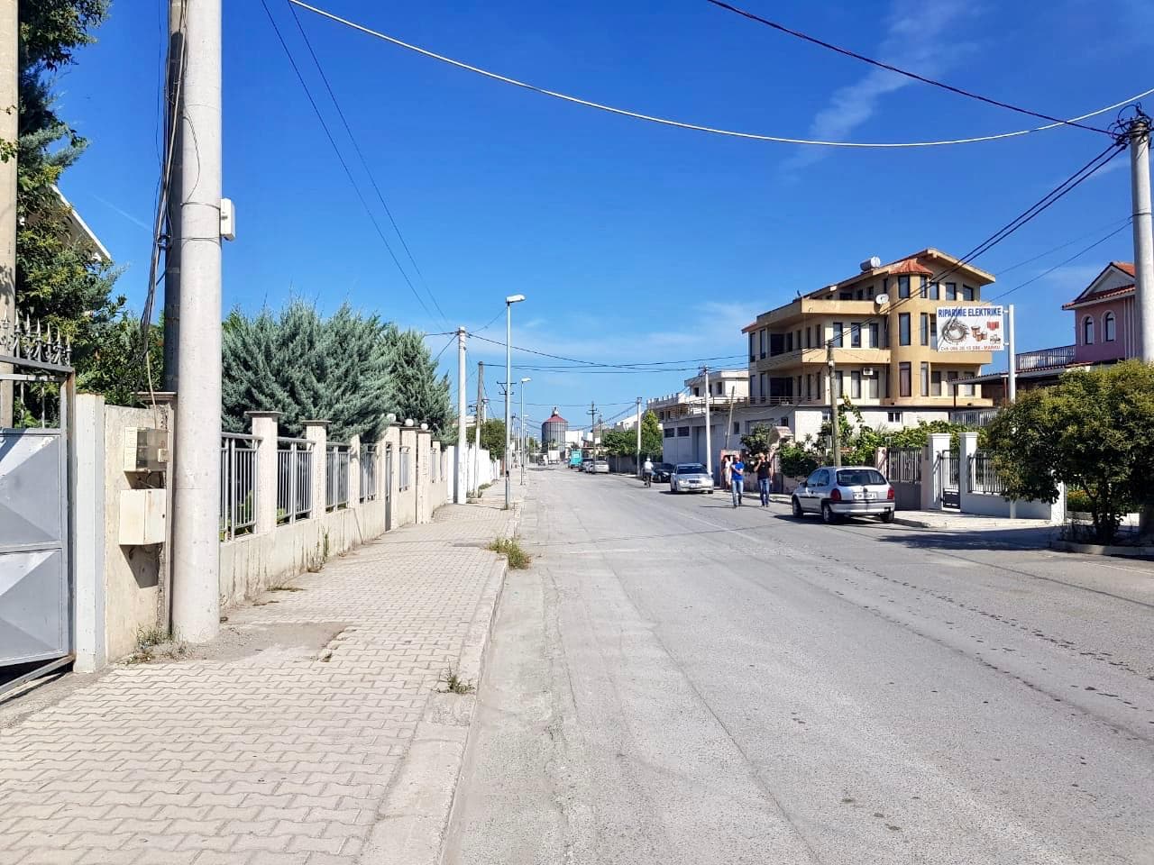 JEPET ME QERA KAPANON,SERVIS. SHKOZET,TEK KTHESA AIBES,DURRES