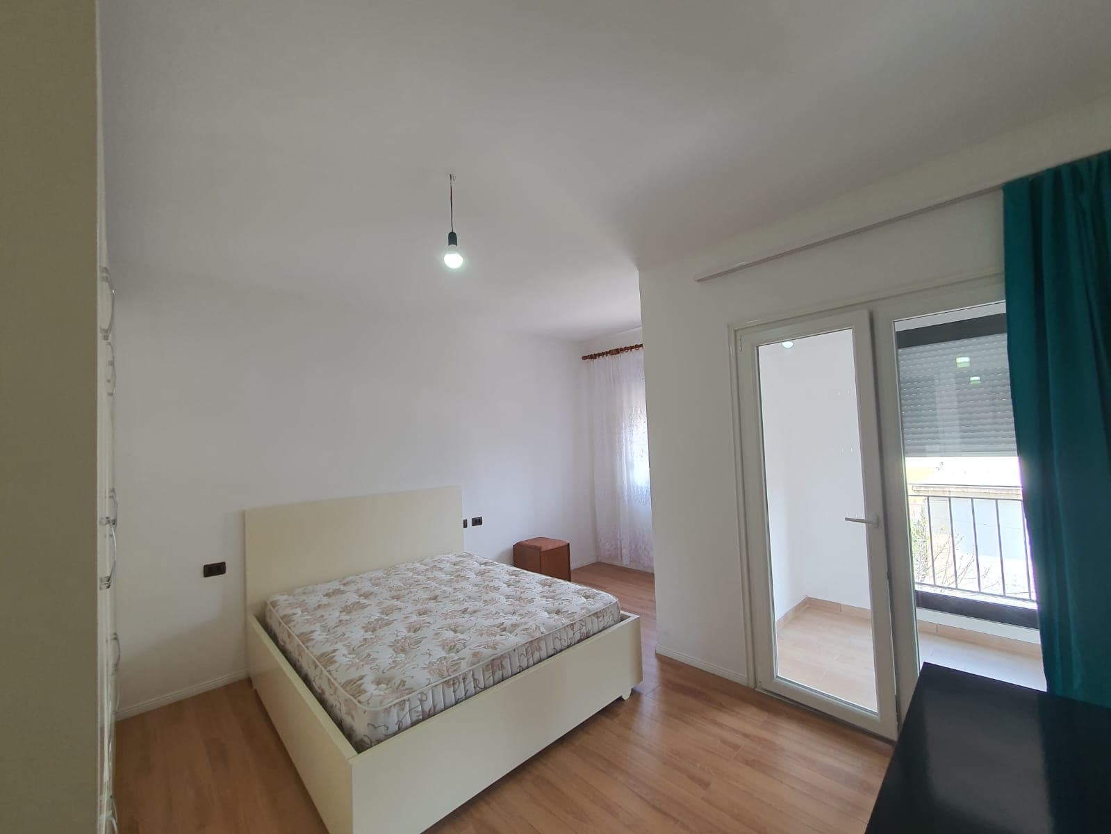 JEPET ME QERA APARTAMENT 2+1 PRANE SHKOLLES 2 GJELAT,DURRES. 3