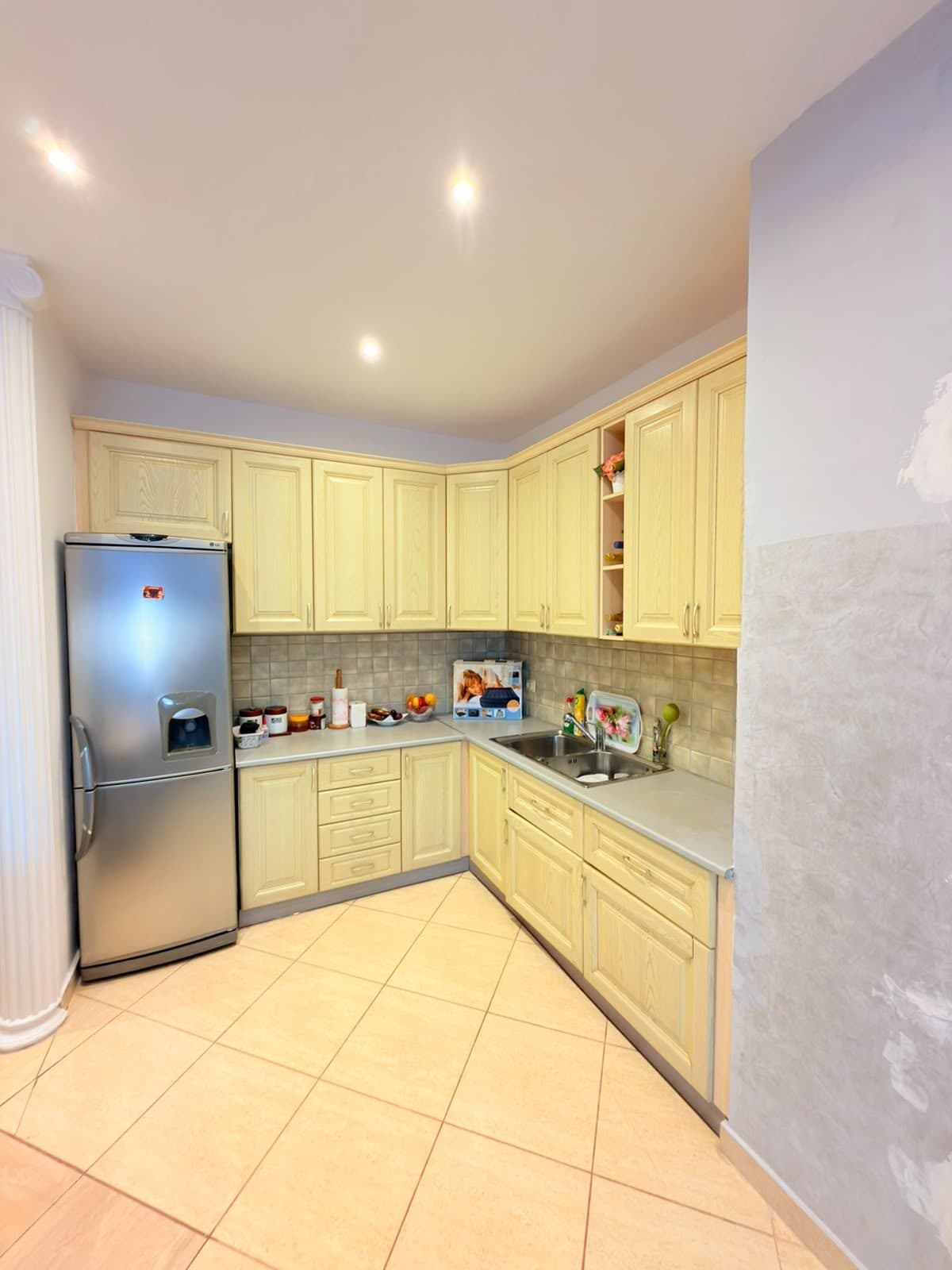 JEPET ME QERA APARTAMENT 2+1 MUZEU I DESHMOREVE, DURRES 4