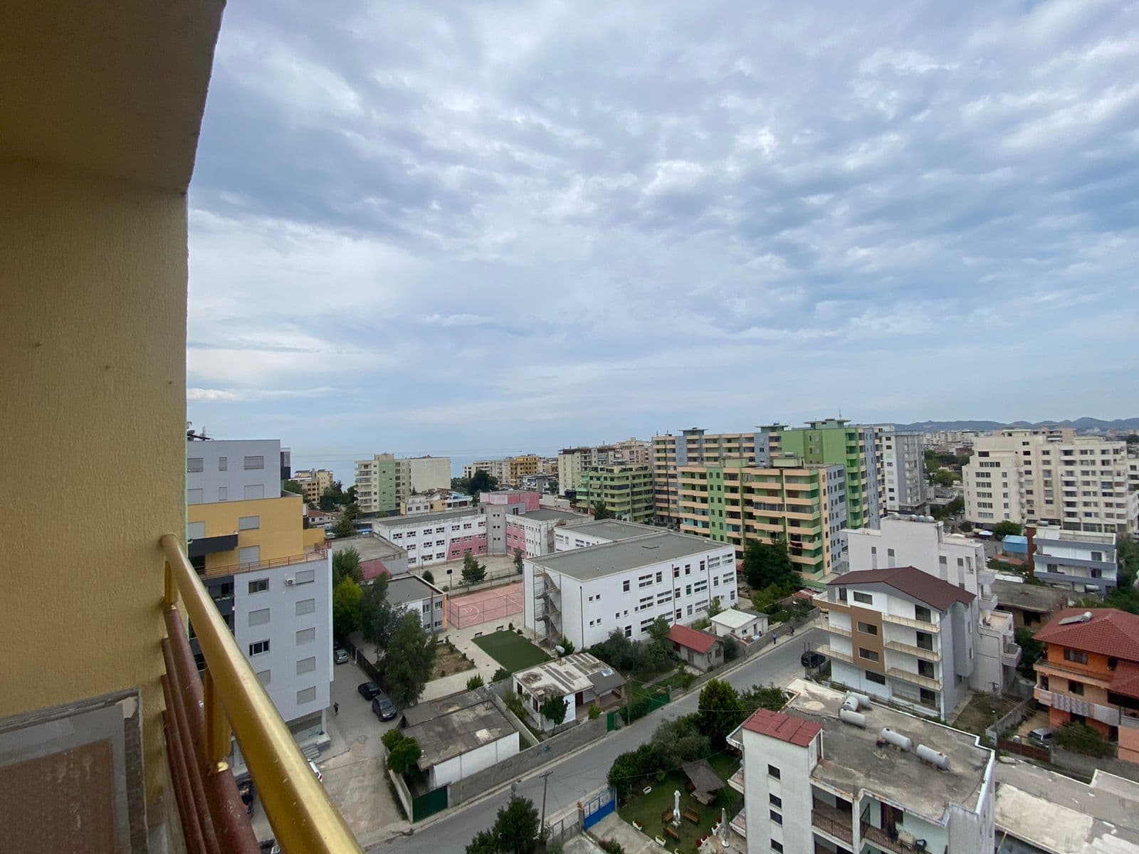 SHITET APARTAMENT 1+1 PRANE SHKOLLES BAJRAM CURRI, PLAZH,DURRES. 4