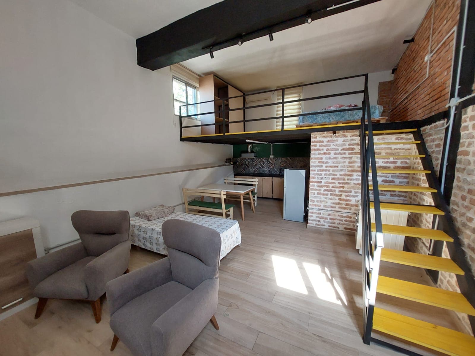 JEPET ME QERA APARTAMENT 1+1 , PRANE SHKOLLES GJERGJ KASTRIOTI, DURRES.