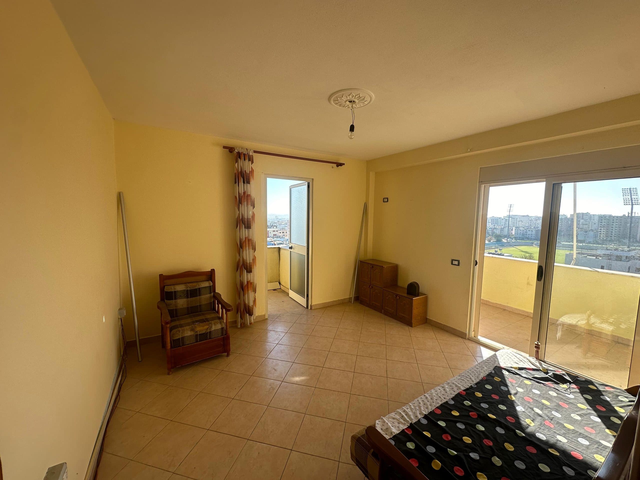 JEPET ME QERA APARTAMENT 2+1, PRANE STADIUMIT, DURRES. 3