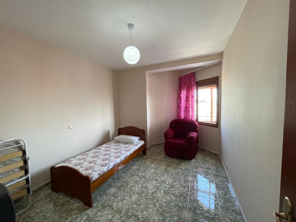 JEPET ME QERA APARTAMENT 2+1 PRANE MARKATES,DURRES. 4