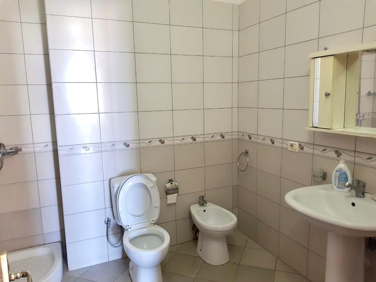 JEPET ME QERA APARTAMENT 2+1 PRANE KAZAZIT, DURRES. 4