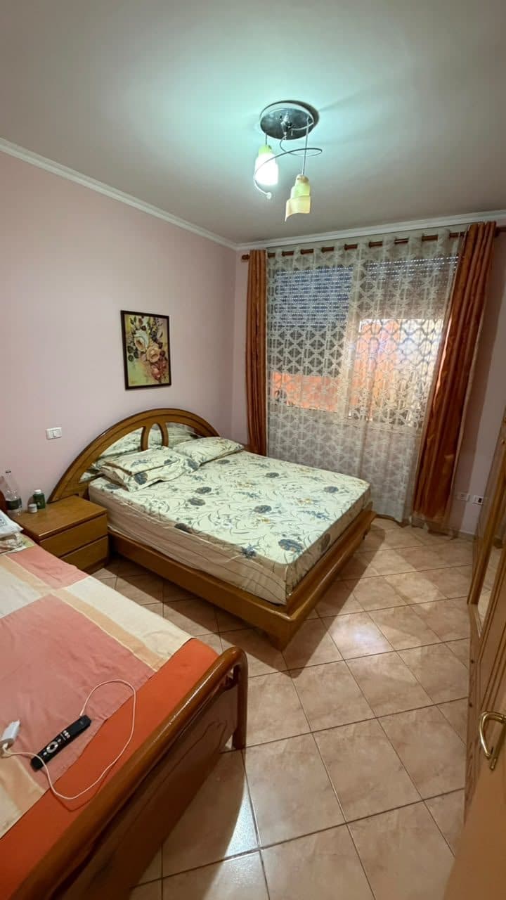 SHITET APARTAMENT 2+1+2 PRANE POLIKLINIKES, DURRES 4