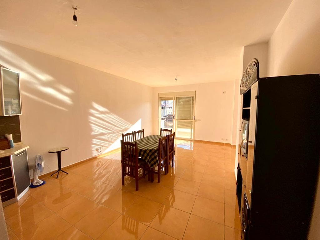 SHITET APARTAMENT 2+1 PRANE BANKES NOA, MUZEUMI, DURRES. 2