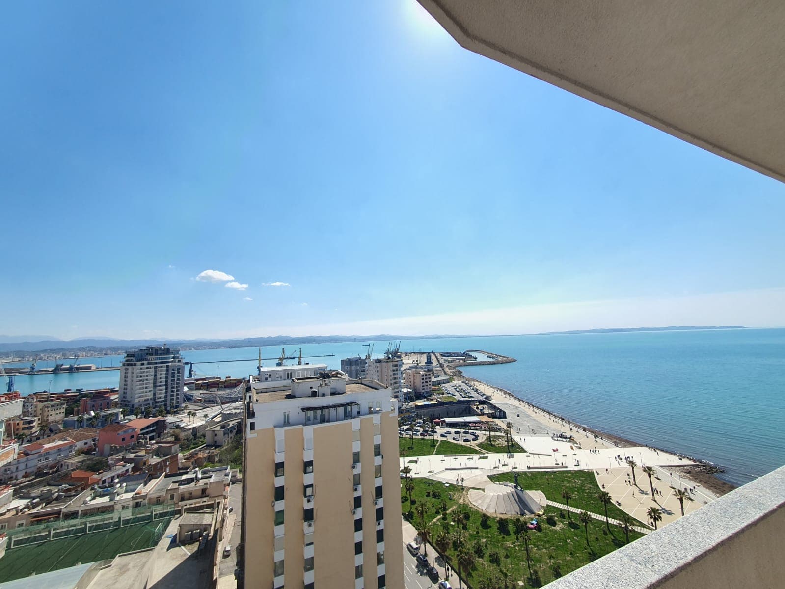 SHITET APARTAMENT 2+1 ME PAMJE DETI,VOLLGA,DURRES. 2