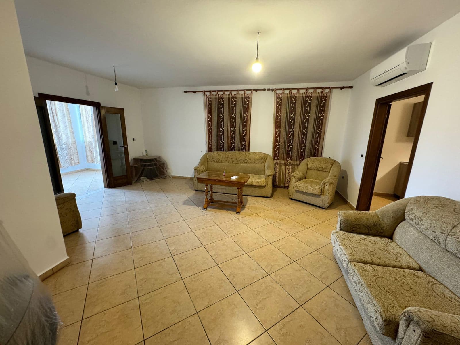 JEPET ME QERA APARTAMENT 1+1, KENETE, DURRES.