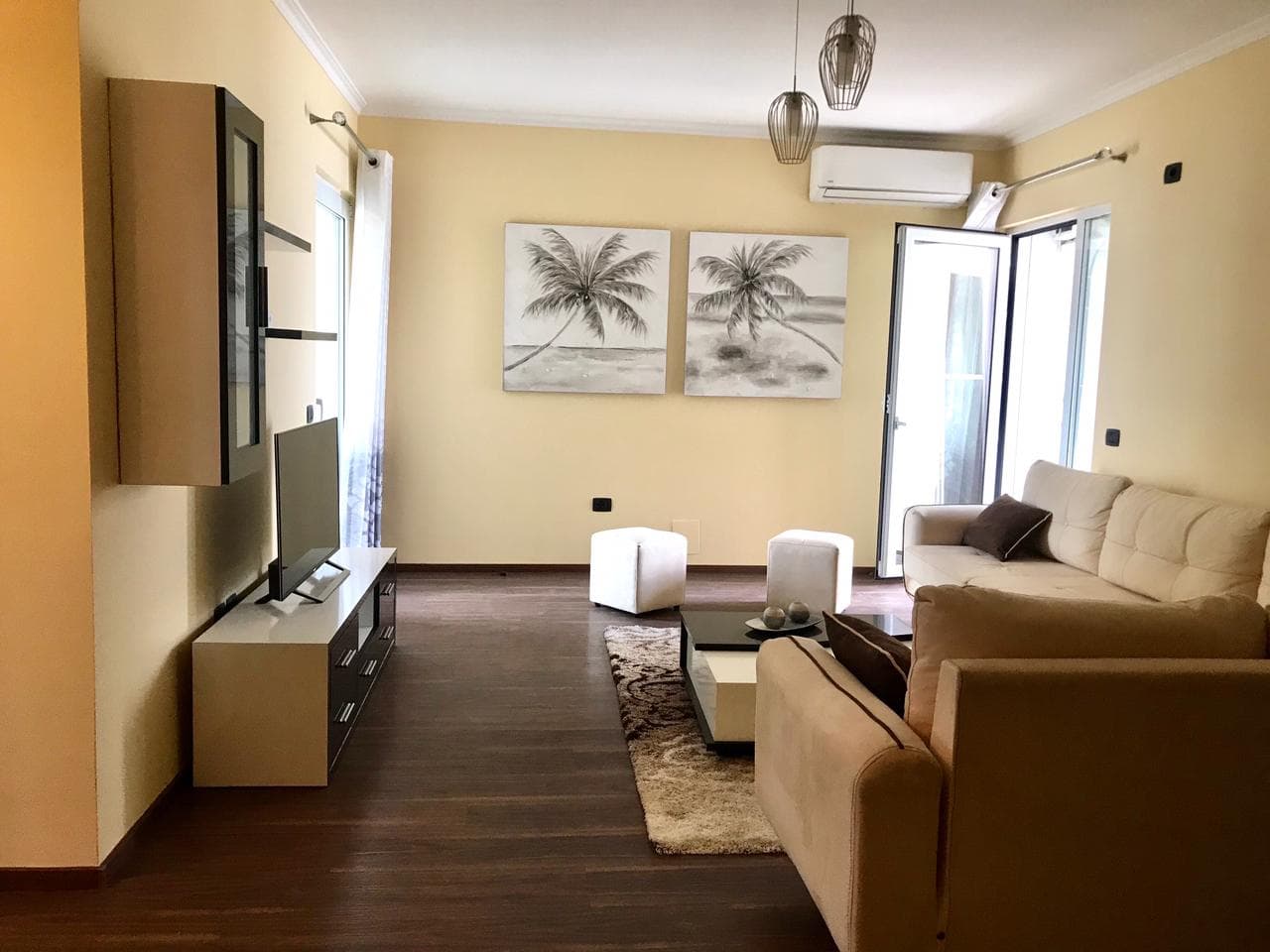 SHITET APARTAMENTI 2+1 PRANE RESTORANT DELUX, PLAZH, DURRES.