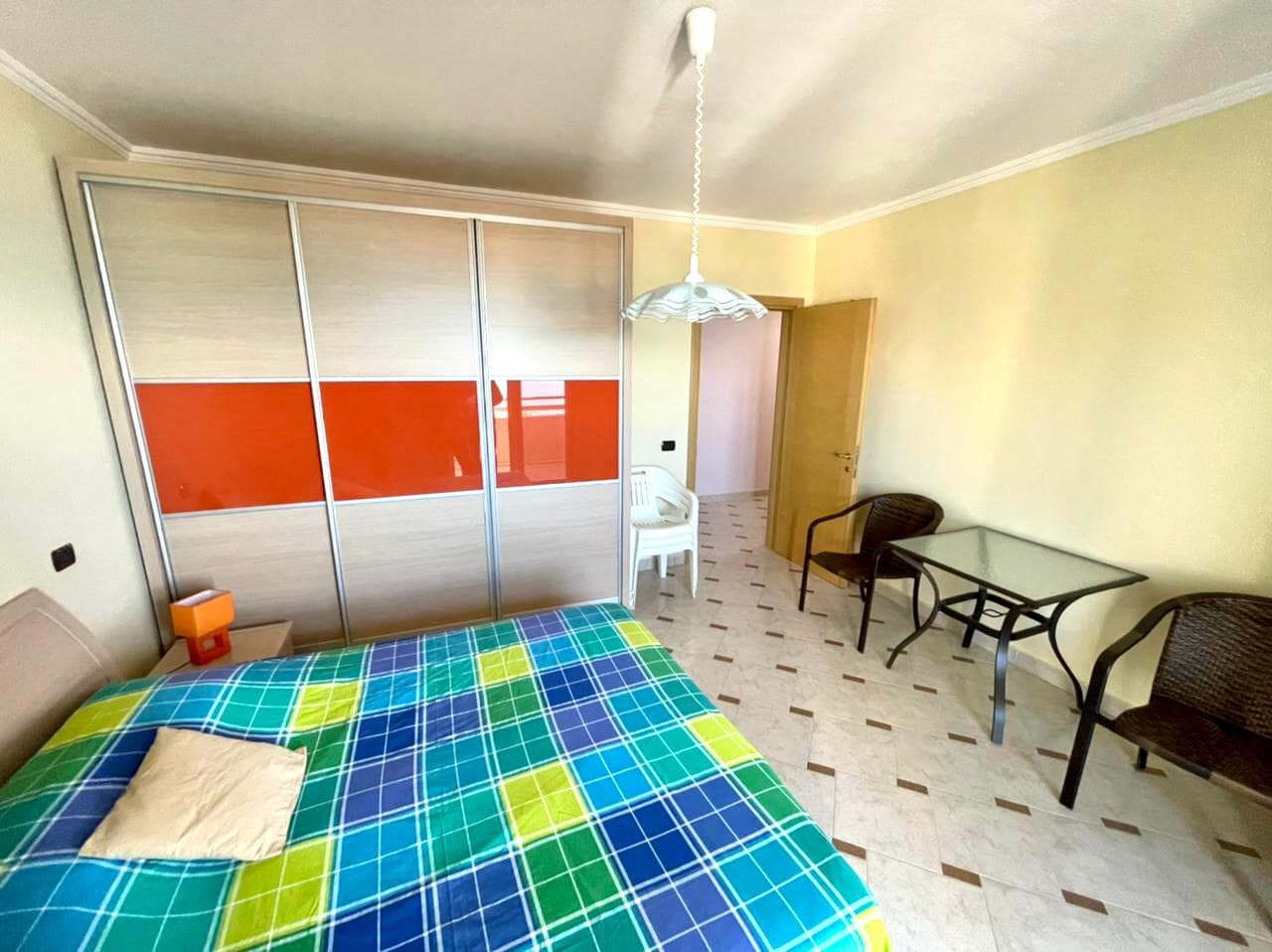 SHITET APARTAMENT 2+1 VOLLGA PRANE RESTORANT ARTUR, DURRES. 4