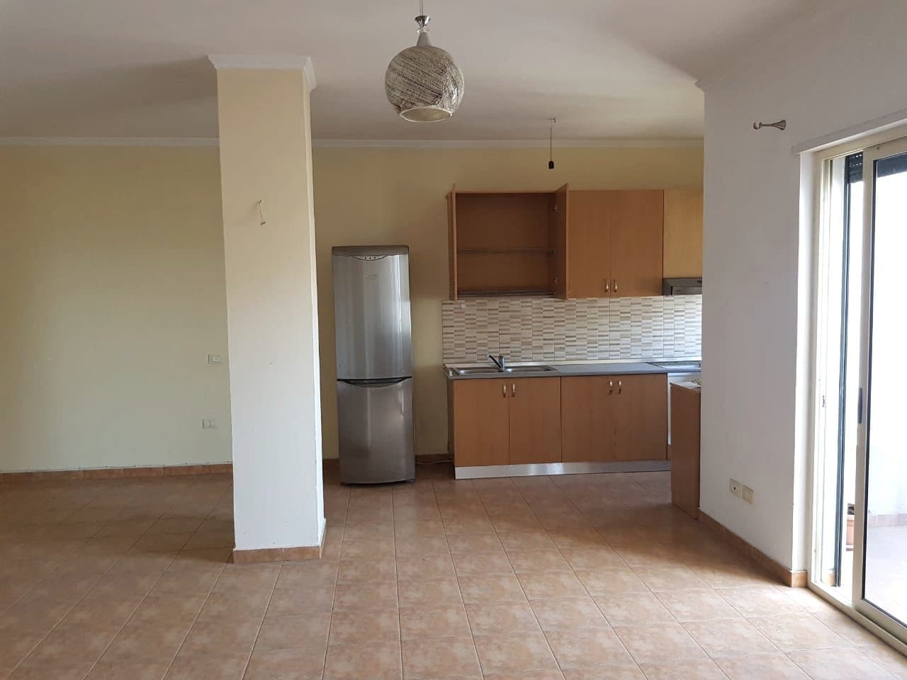 JEPET ME QERA APARTAMENT 2+1 PERBALL FLAG SHIP,DURRES! 2