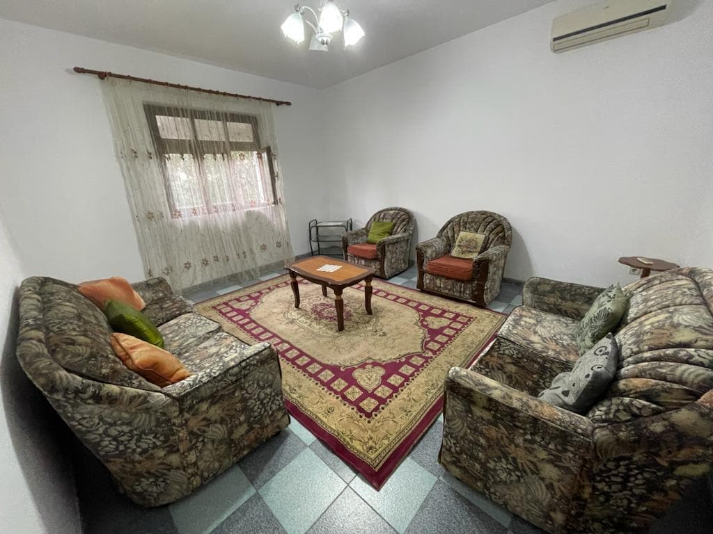 JEPET ME QERA KATI I 1 I NJE VILE TEK ISH-FIDANISHTJA, DURRES 2