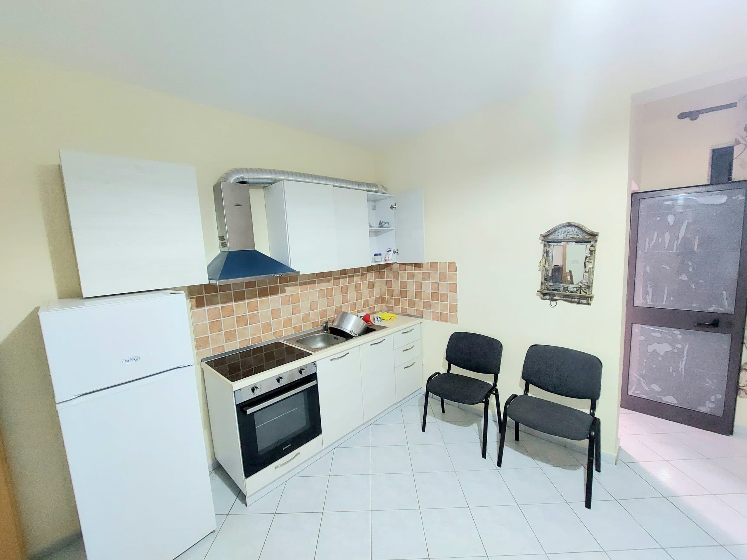 JEPET ME QERA APARTAMENT 1+1 PRANE HOTEL ROYAL,PLAZH, DURRES.