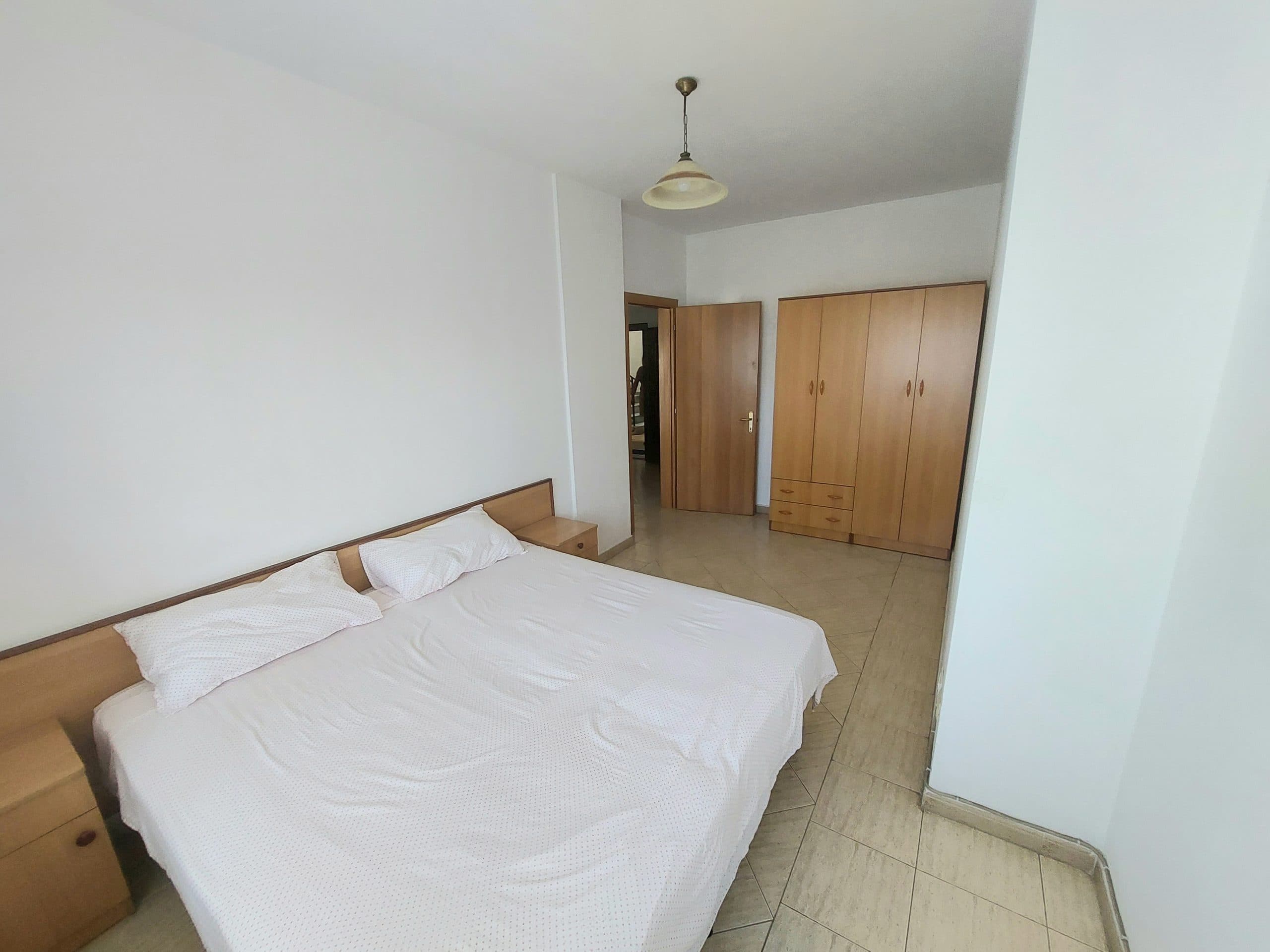 JEPET ME QERA APARTAMENT 1+1 ,PRANE SHKOLLES "BAJRAM CURRI", PLAZH , DURRES. 4