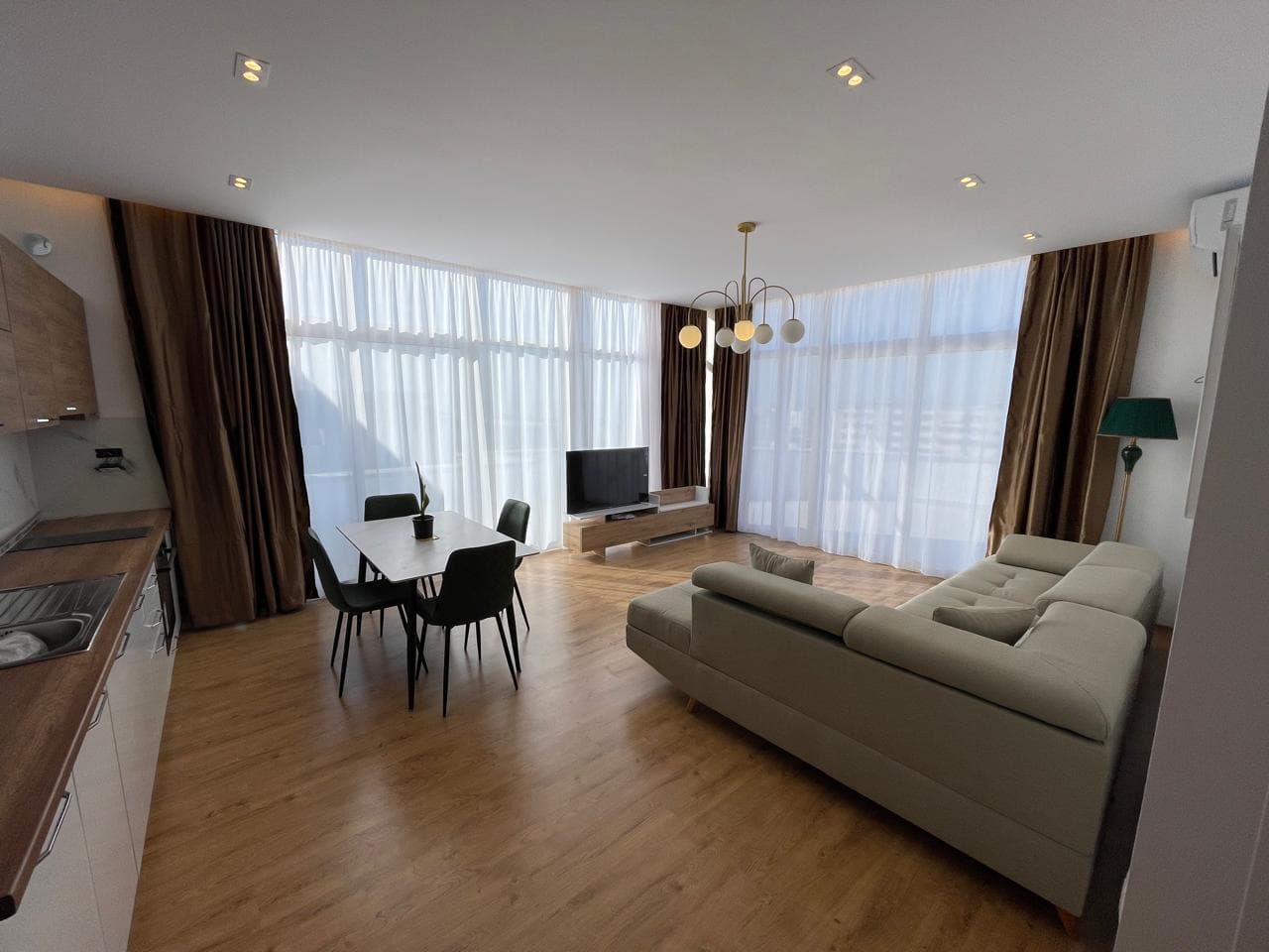 JEPET APARTAMENT ME QERA 1+1 MBRAPA SHKOLLES BAJRAM CURRI , PLAZH DURRES 2