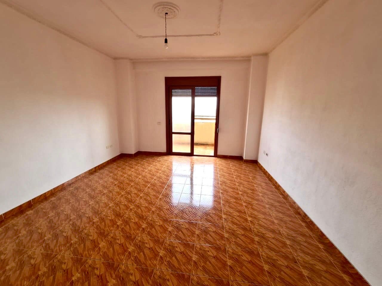 SHITET APARTAMENT 2+1, PRANE ISH RAJONIT TE POLICISE, DURRES.