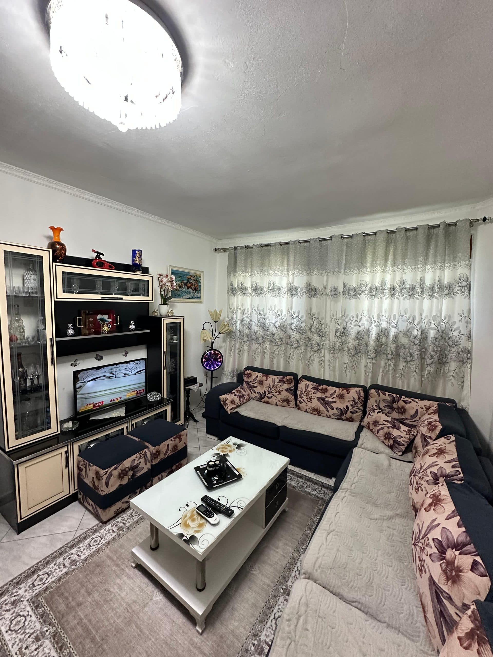 SHITET APARTAMENT 2+1, CEZMA FERRES, DURRES.